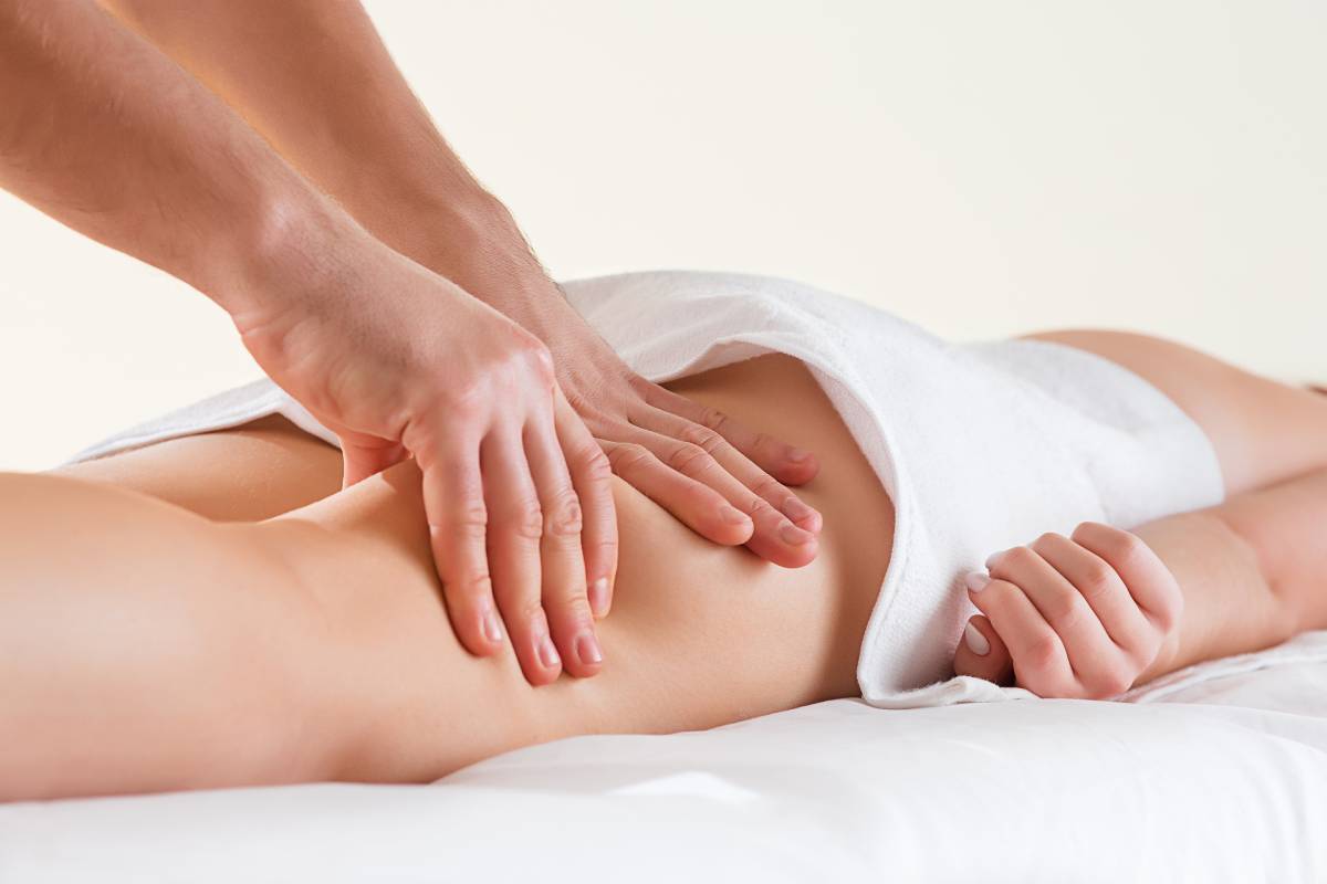 Massage des jambes au Alpiers en lozere au gite Loz'Air